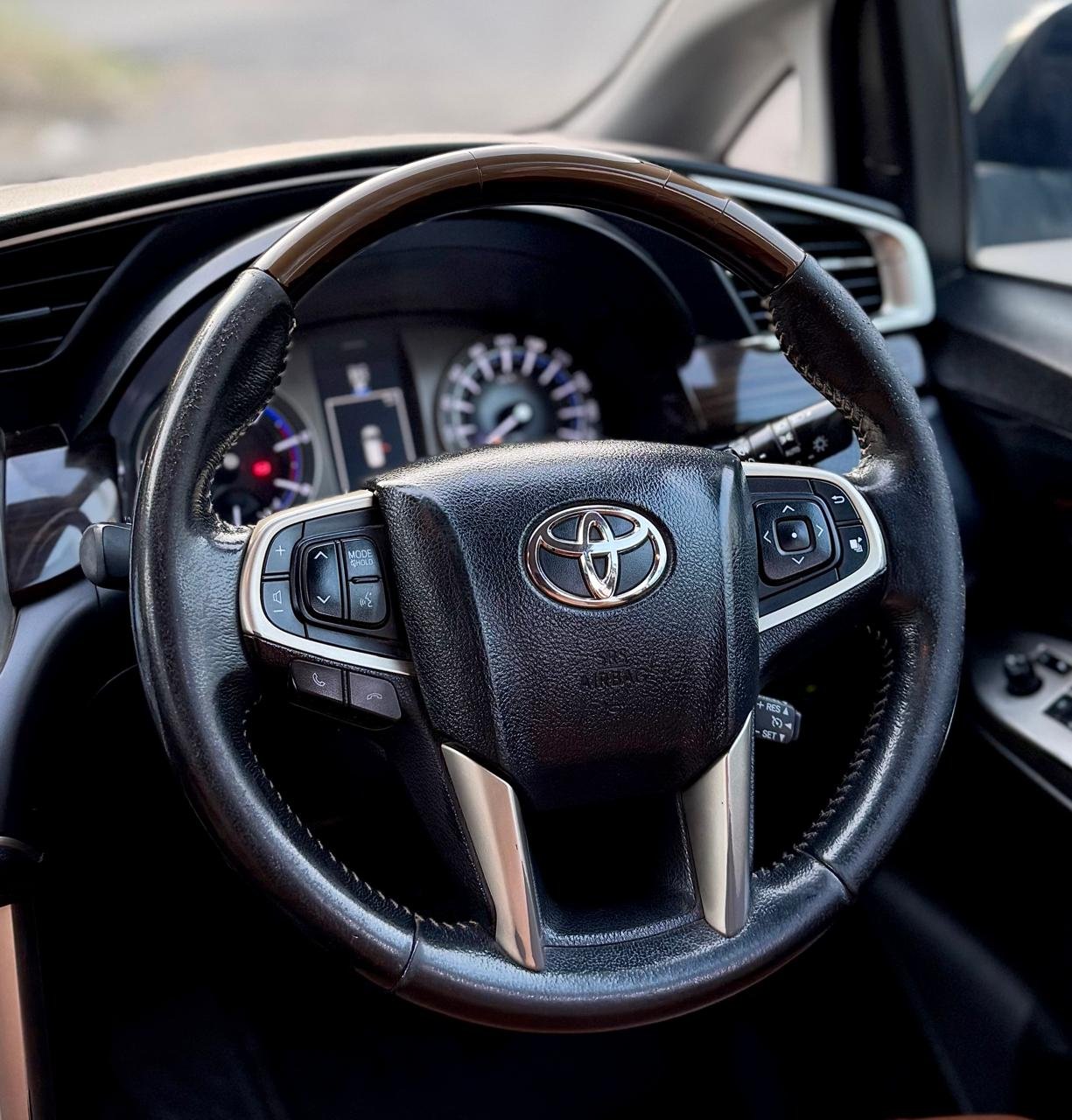 Innova Crysta 2.8 Z Auto 